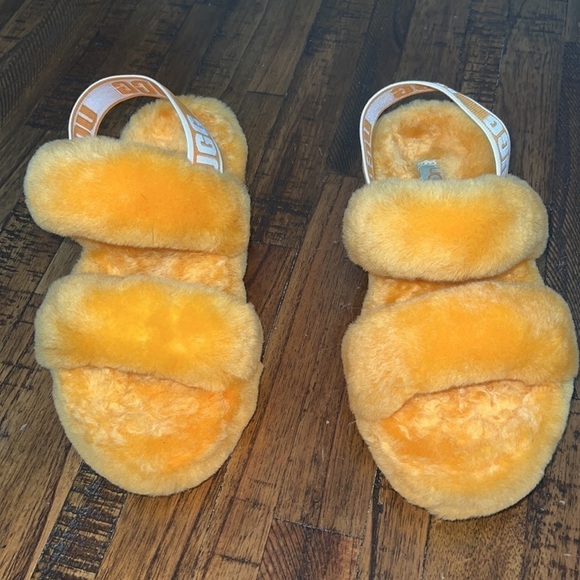 UGG Oh Yeah Sheepskin Slide Sandal
Slippers In California Poppy Size 6 US - Picture 8 of 14